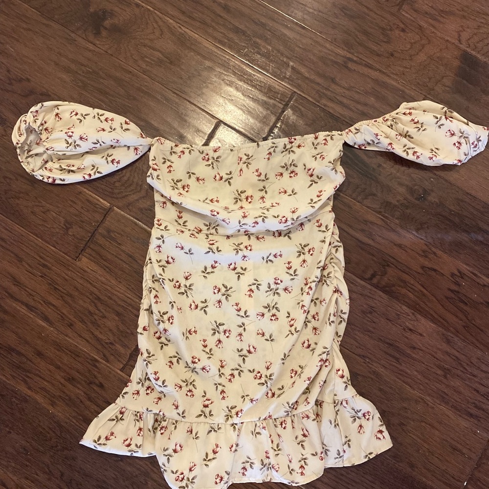 NWT off the shoulder floral dress